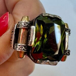 Elegant Green Peridot and Silver Men’s Ring